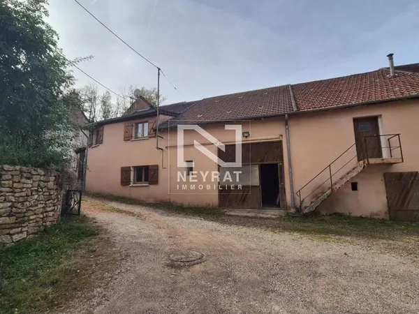 Maison avec garage et dépendance