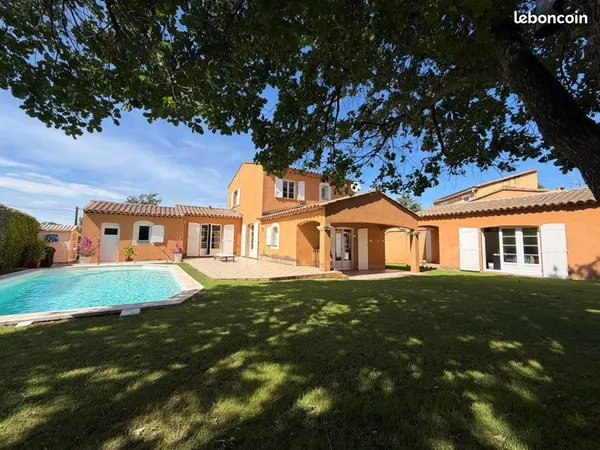 Villa avec piscine vue Luberon