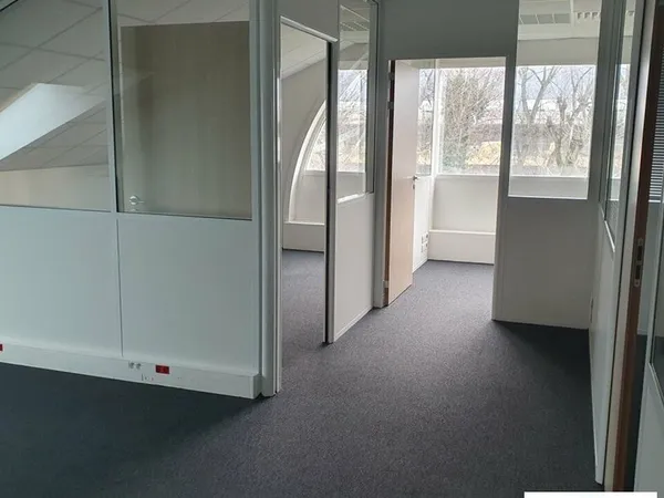 Bureaux 85 m² EYBENS