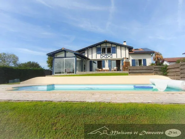 Villa 7 pièces 150 m²