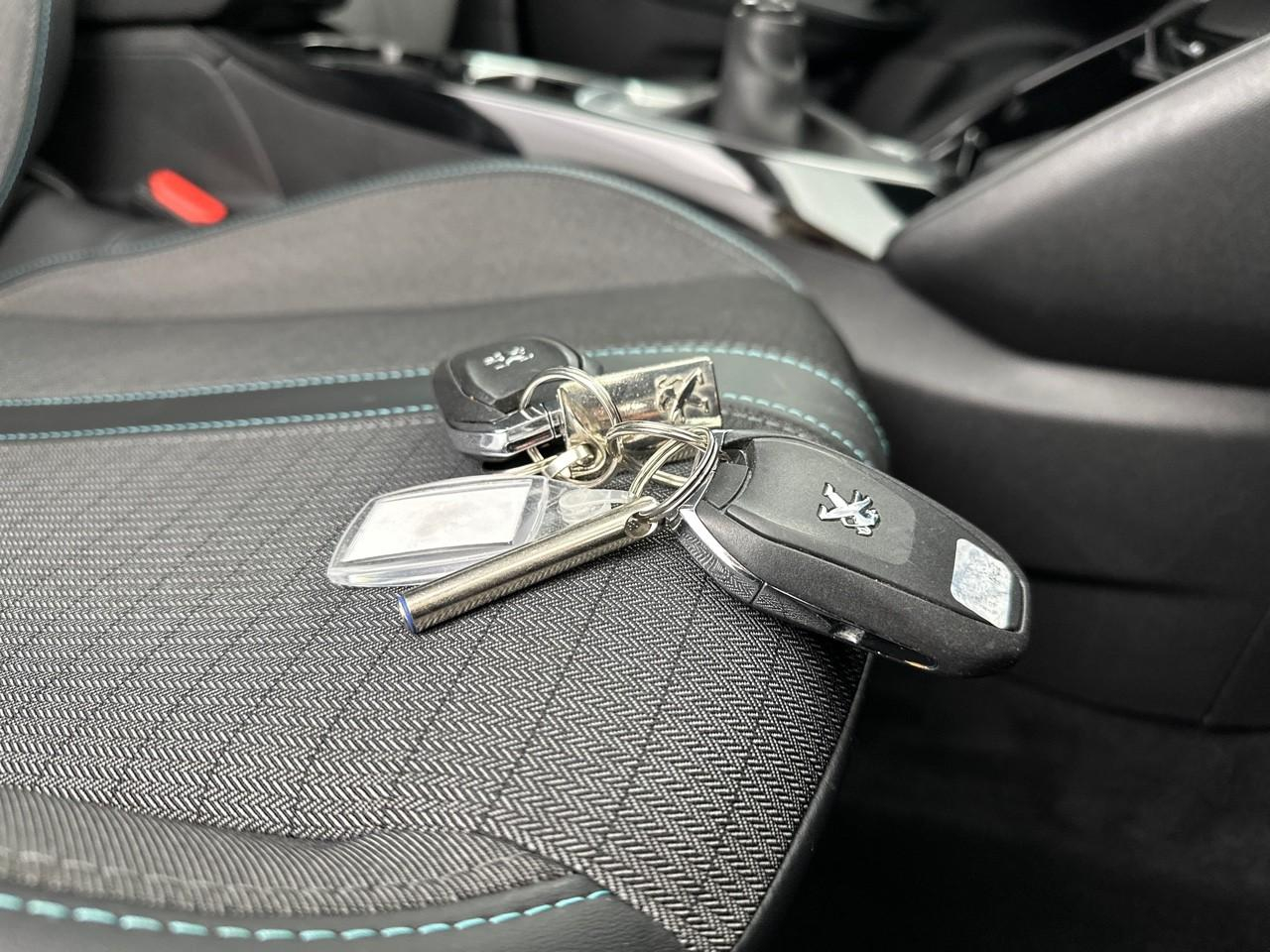 Peugeot 2008 puretech 100 s&s bvm6 allure — photo 33