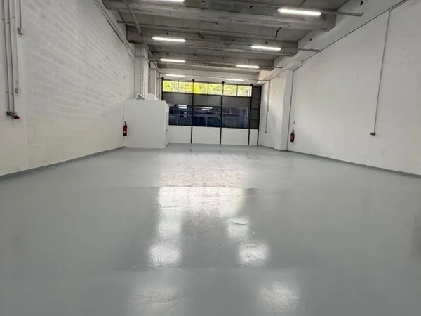 Locaux d'activité - A LOUER - 310 m² non divisibles