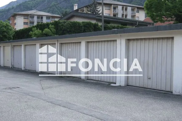Stationnement Location Saint-Jean-de-Maurienne  10m² 85€