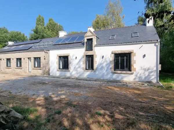 MORBIHAN, Proche Naizin (Évellys), Belle maison indépendante de 4 chambres, aménagée pour plus d'acc
