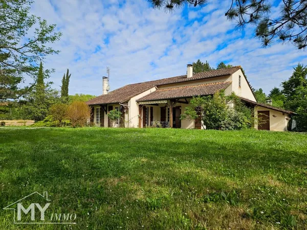 MONTCARET : Maison avec terrain et piscine