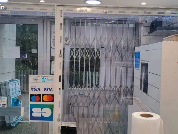 À vendre - Fonds de commerce Informatique & Réparation - Cergy (95) - 21 m²