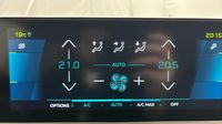 Peugeot 3008 HYBRID4 300ch GT Pack e-EAT8 — photo 26