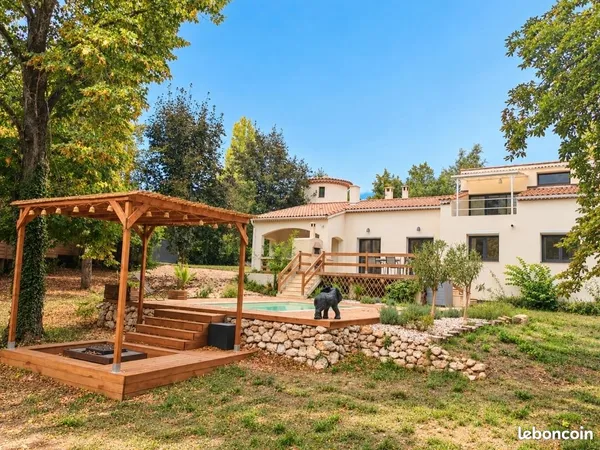 Maison rénovée avec rivière et cascades sur la propriété - Châteauvert, quartier Queirol