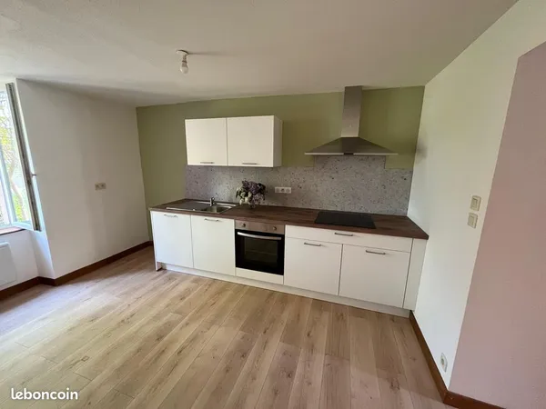 Appartement T3 avec extérieur + climatisation - Parking privé et cave