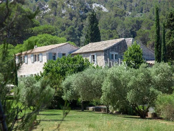 Maison 11 pièces 450 m²