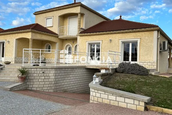 Maison 8 pièces 191 m²