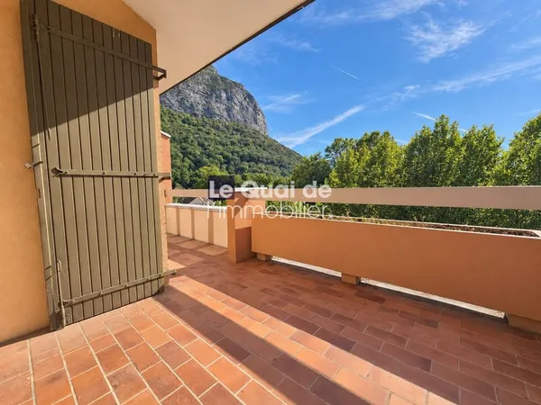 A VENDRE : TRIPLEX AVEC TERRASSE PLEIN SUD