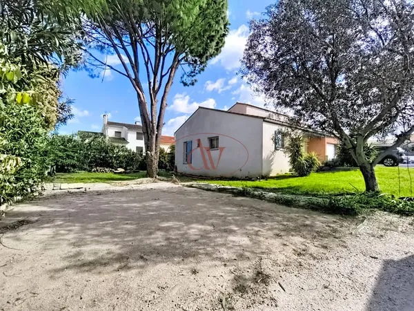 Villa 4 chambres dont 2 suites en RDC 847 m2 de terrain