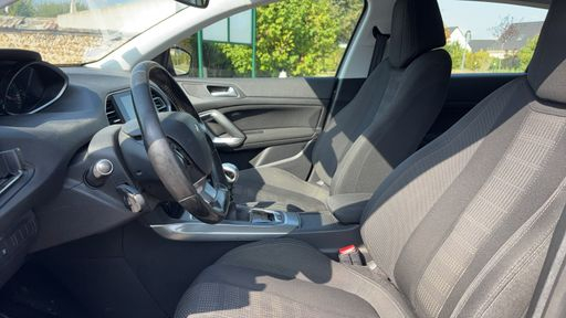 Peugeot 308 1.2 PureTech 130 - Allure – 2015 – 120616 km – Essence – Boîte Manuelle — photo 6
