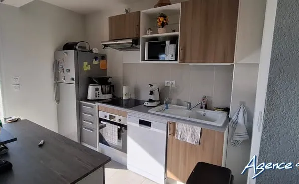 T3 avec terrasse, parking et cellier
