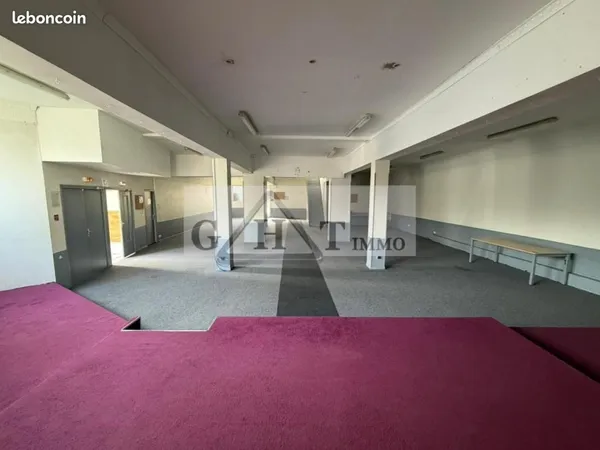 Local industriel 492 m²