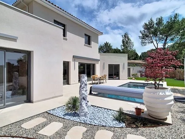 LANGADE Au coeur de la Vaunage superbe villa contemporaine
