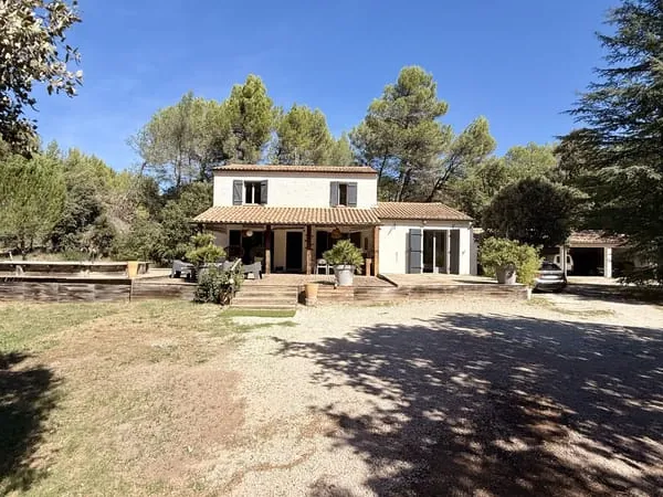 A 22 km au Nord d'Aix : PEYROLLES EN PCE au CALME ABSOLU