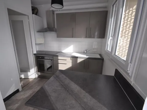 ORLÉANS - LIMITE SAINT-PRYVÉ-SAINT-MESMIN - STUDIO RÉNOVÉ AVEC BALCON