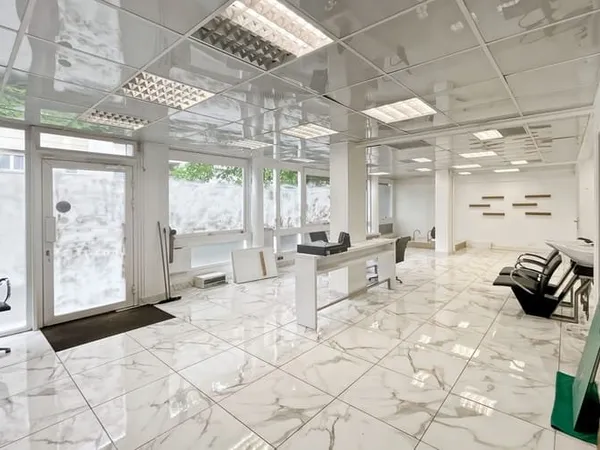 Local commercial 146 m²