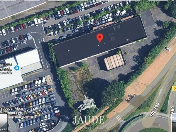 A VENDRE 5880 m2 de terrain + 1440m2 de bâti