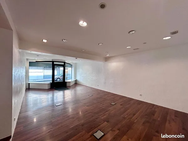 Local commercial 103 m² LE TEIL