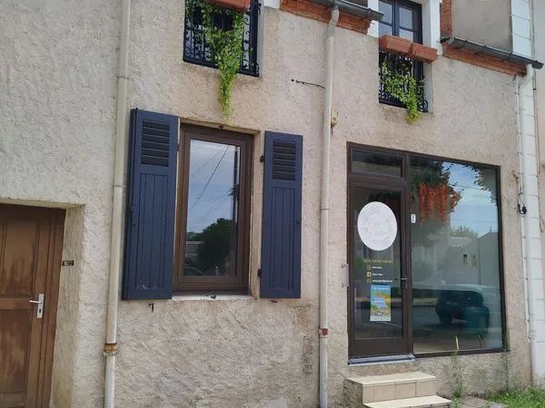 Commerce bureau stockage 30m2 bail 1 ans