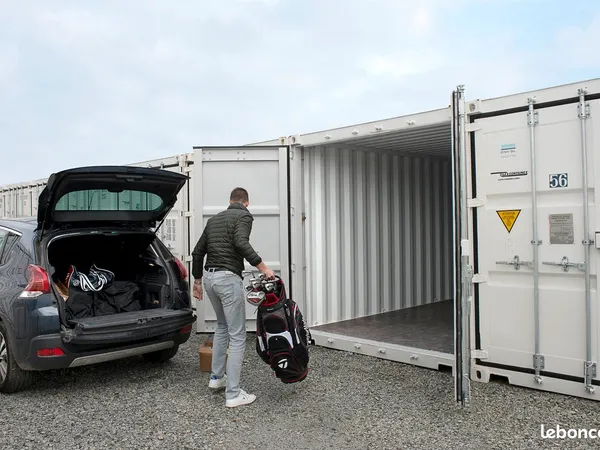 Box de stockage sécurisés à St Jean d'Angély - accès 7j/24h de plain pied avec véhicule - plusieurs 