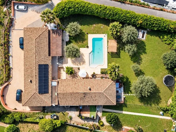 Prestigieuse villa de plain-pied (240 m²) avec dépendances locatives (90m2)- Proche Saint-Paul de Ve