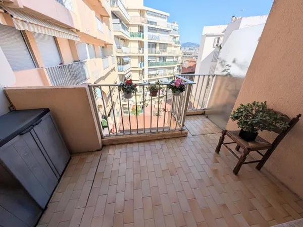 Studio 1 pièce 27 m²
