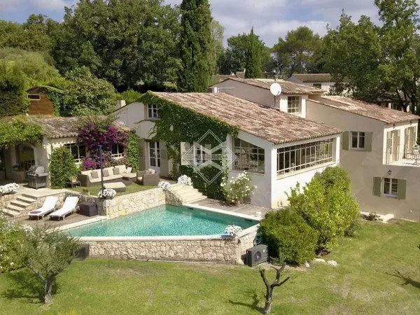 Maison 8 pièces 280 m²