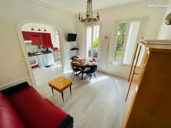 Appartement 2 pièces + parking et cour