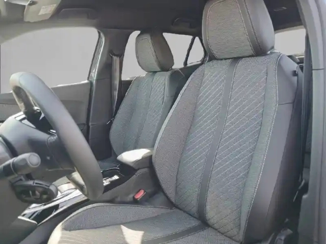 Peugeot 2008 hybrid 145 e-dcs6 — photo 12