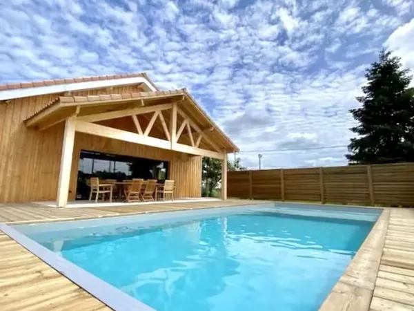 Superbe Villa entièrement meublée de 230 m2 / piscine chauffée entre le bassin et la plage