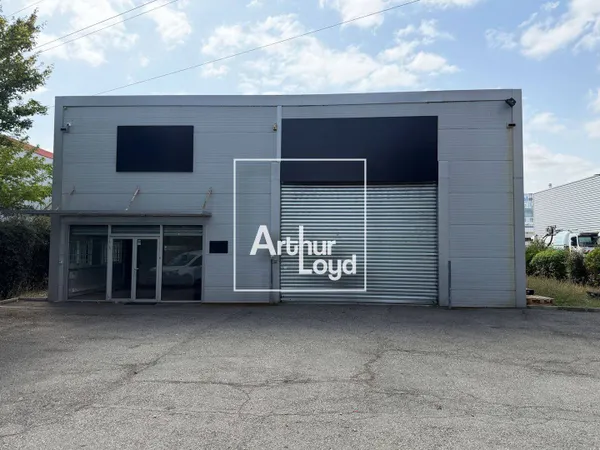 Local d'activité 710 m²