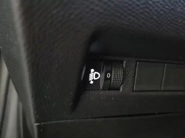 Peugeot 208 puretech 100 s&amp;s bvm6 — photo 29
