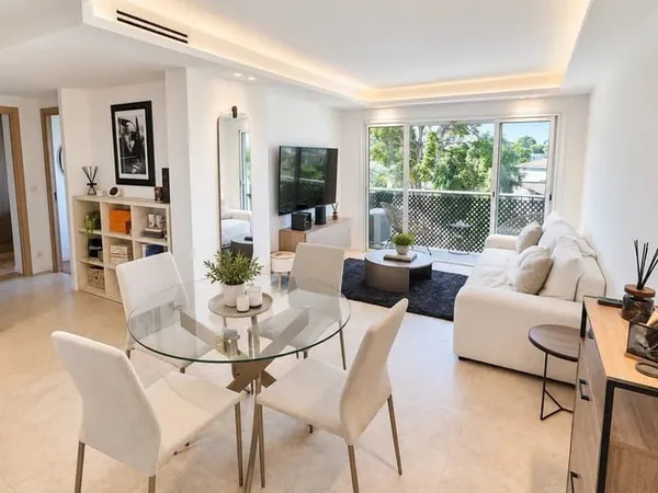 A vendre à Cannes dernier étage Superbe 3 pièces entièrement rén