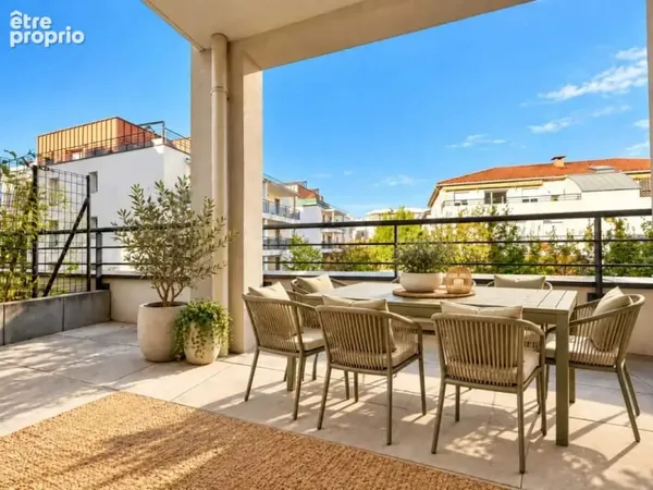 Lyon 8 - t3 terrasse de 22 m² - résidence récente