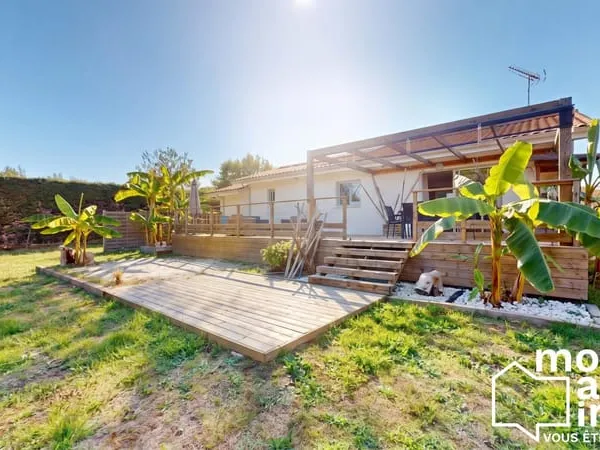Maison de plain-pied rénovée 104 m² au coeur du bourg