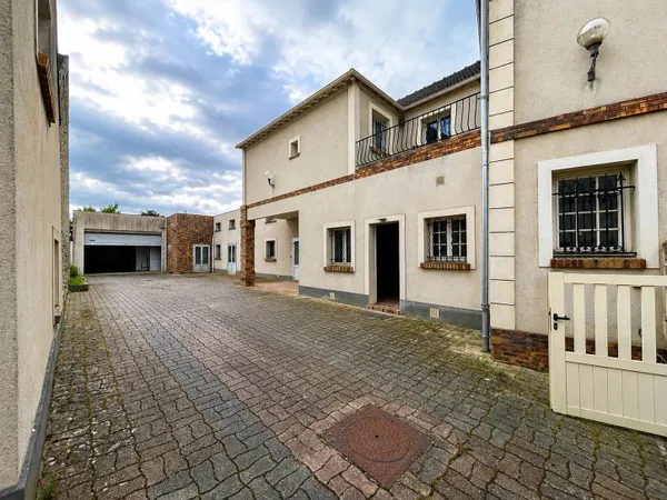 Local d'activité de 405 m² - Bois-Le-Roi