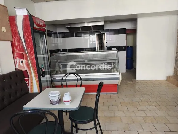 Local 64 m²