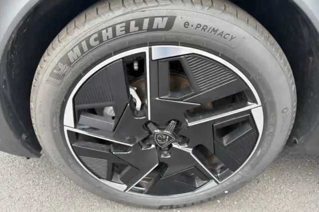 Peugeot 408 hybrid 136 e-dcs6 — photo 15
