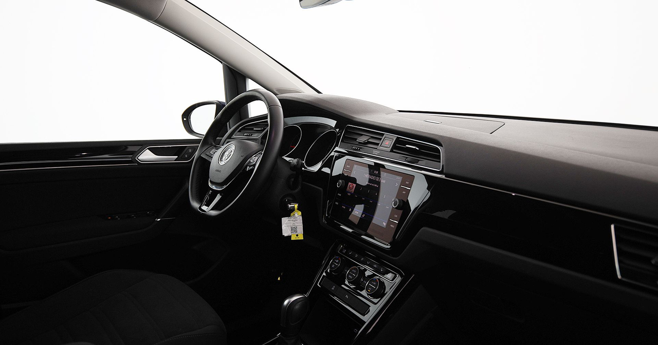 Volkswagen Touran — photo 18