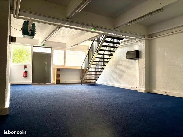 Duplex 175m2 - Atelier Bureaux. 200m métro croix de Chavaux