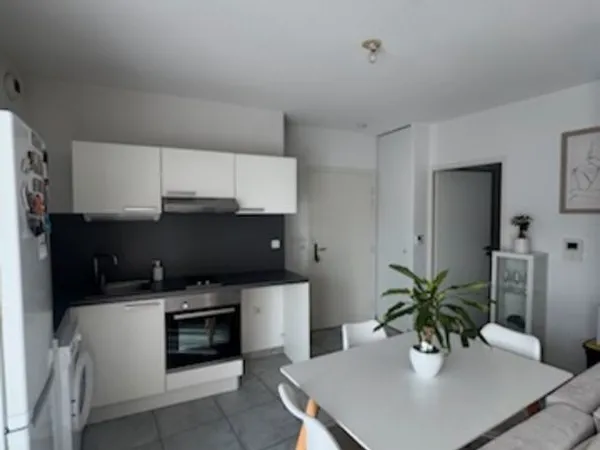 À LOUER - T2 avec balcon et parking en sous-sol - Castelnau-le-Lez