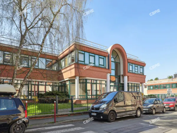 Local professionnel 849 m²