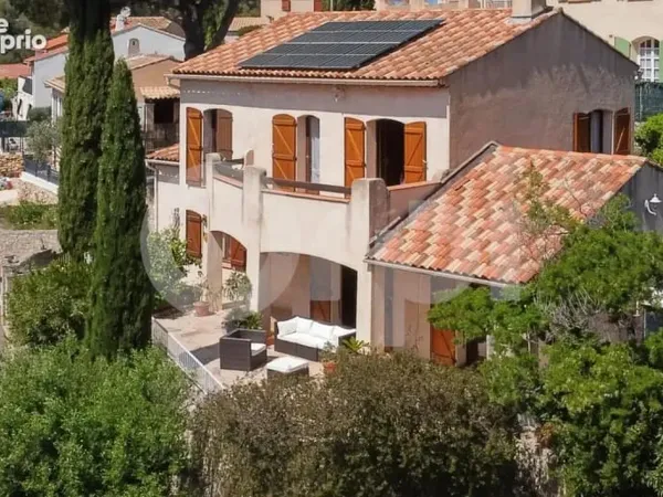 Maison familiale de 123 m² au calme au REVEST-LES-EAUX - DPE B, panneaux solaires et prestations de 