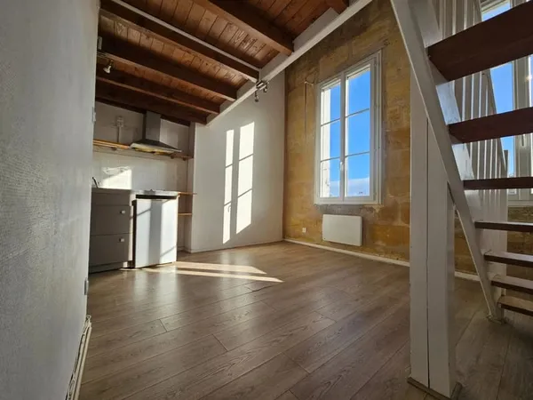 Charmant appartement T1 avec mezzanine à Victoire