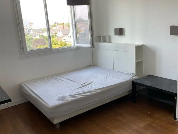 Chambre meublée en colocation