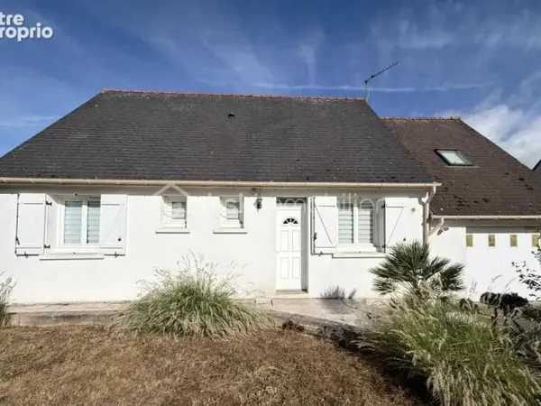 Maison d'habitation de 84 m2 avec garage et terrain de 958 m2